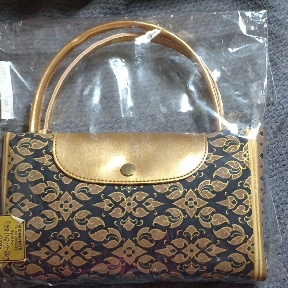 Khomapastr (Bangkok) handbag NWT - folds out